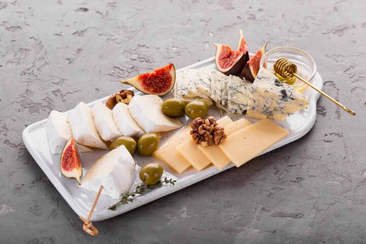 Comment composer le plateau de fromages parfait pour vos invités ?